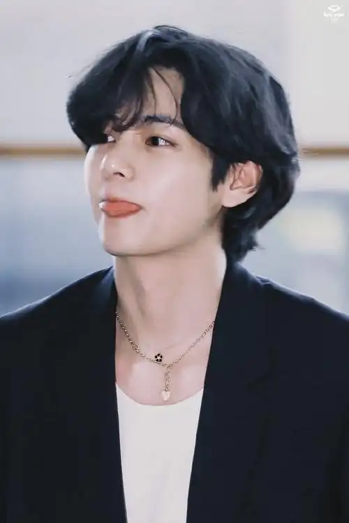 金泰亨壁纸##金泰亨橱窗人偶