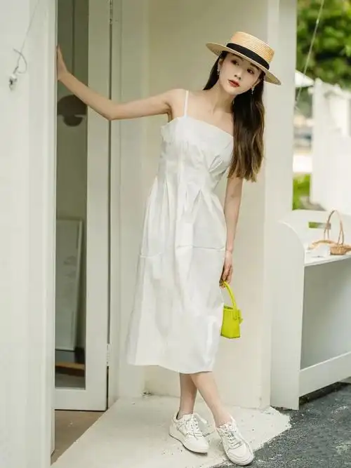 这样穿裙子小白鞋就是比别人时髦好看