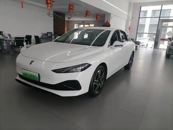 全新荣威 i5 看着大,开着棒,坐着爽