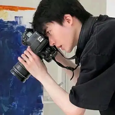 精致男生头像很帅气稳重又成熟