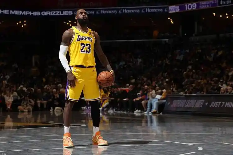 詹姆斯本赛季场均得分至少23.6分 历史当赛季最年长球员纪录!