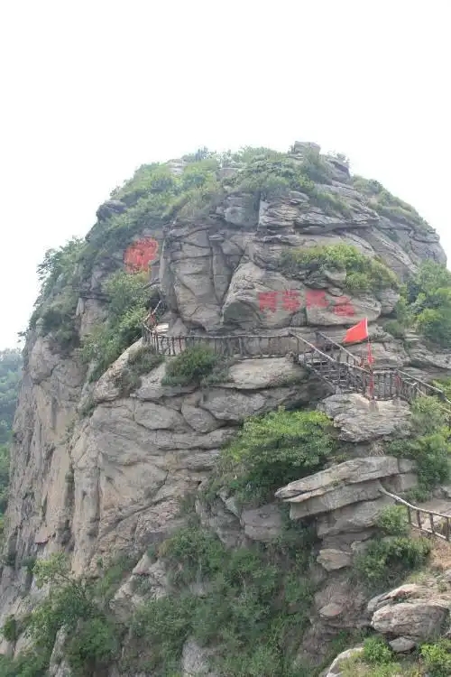 小黑山是金州历史文化名山.海拔不高,主峰仅有469.