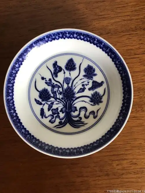 雍正青花一束莲纹盘