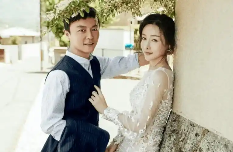 郝劭文有一个7岁继女,释小龙老婆身材火辣_谢孟伟_谢苗_妻子