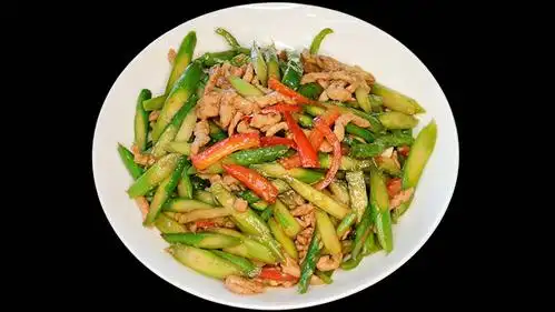 大厨教你做芦笋炒肉丝