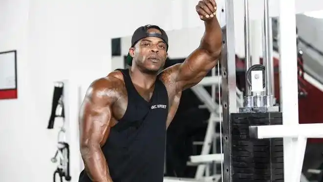 健美训练阿诺德男子健体冠军对称之王弗格森带你肩部训练