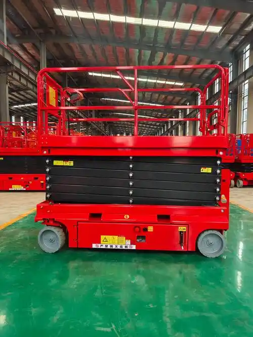 升降平台车:高空作业的利器,助推建筑行业高效发展_焊接_施工人员_工