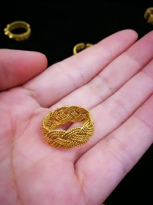 8号老工艺编织黄金戒指,约4.63克