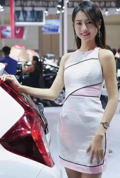 车模苏宁婚后复出老公一点都不帅还对她很嫌弃可惜了