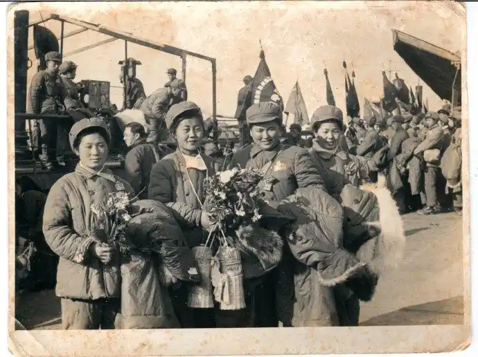 建国初期真实老照片,富有时代色彩的社会背景,当时人们生活面貌