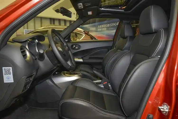 英菲尼迪esq前排空间图片