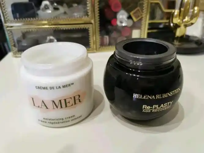 第三点:护肤功效肉眼可见高端护肤品价格都是比较昂贵的,但依然有很多