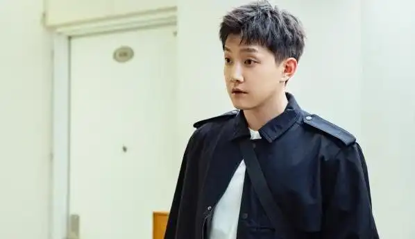 范世錡的曾用名叫范世琦,他是1992年3月23日出生在吉林省白城市,他的