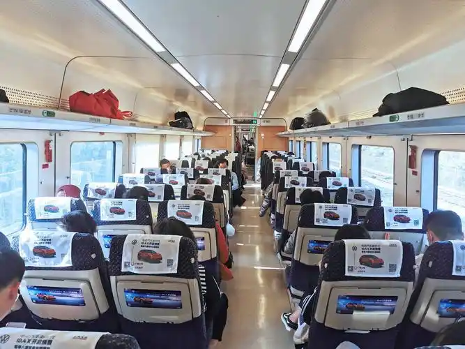 二等座,通常座位是3 2的方式,尾号a与f靠窗.