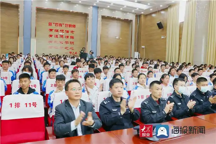 开发区岳程派出所法制教育活动走进广州路中学