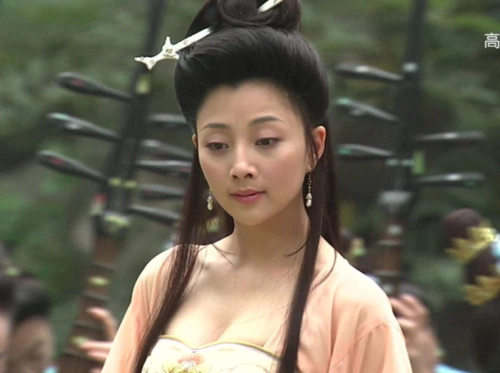 她曾迷死一大片男人,却不结婚不生孩子,今41岁甜的像个水蜜桃