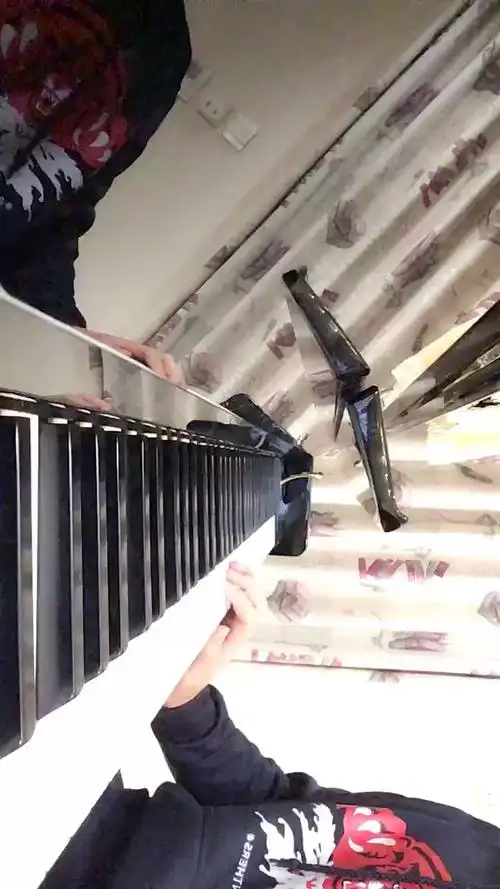 interstellar (cornfield chase/原野追逐)钢琴谱演奏 - 虫虫钢