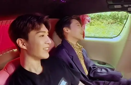 范丞丞和刘雨昕暧昧当众牵手靠肩欧阳娜娜的反应像极了吃醋的女友