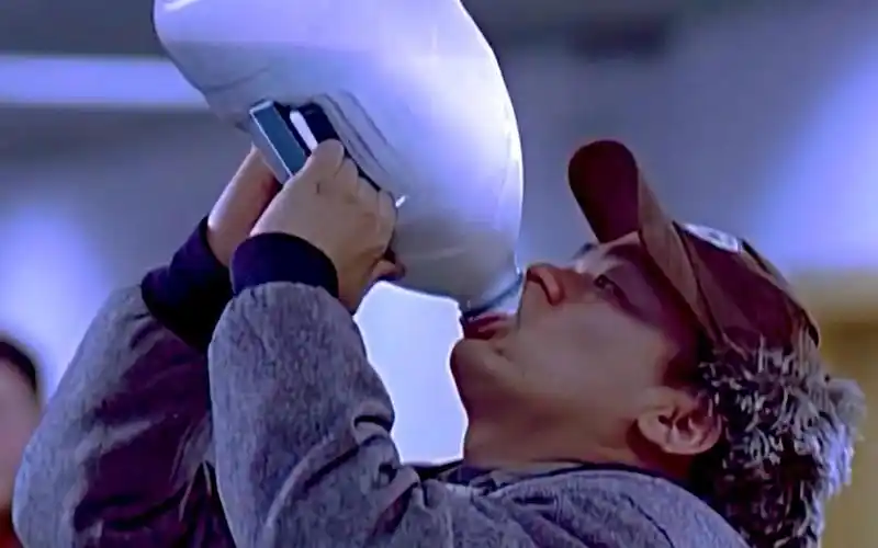 王宝强喝这牛奶是真喝呀!