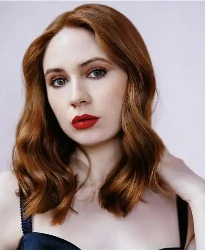 红发配长裙尽显风情万种星云凯伦吉兰美艳图集