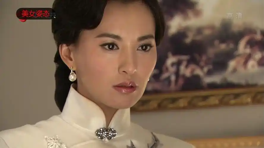 莫小棋肉丝旗袍银色高跟鞋被约翰打晕