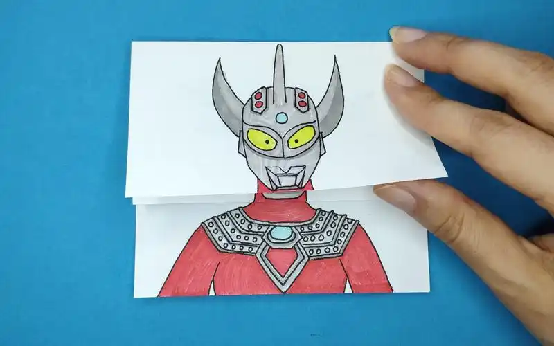 一张纸手绘泰罗奥特曼3次升级变脸后长相,哪次最厉害?趣味手工