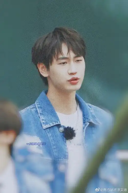 刘彰#有没有人和我一样喜欢ak嘟嘴的图片超级可爱感觉他的嘴巴很好亲