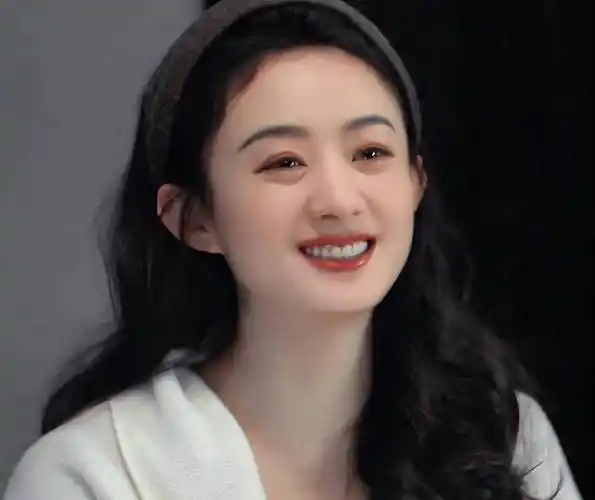 收获了很多喜欢他的粉丝.赵丽颖的圆脸在娱乐圈里并不常见,可他长