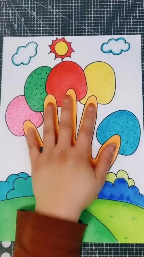 画画原来如此简单用手画蘑菇屋简笔画