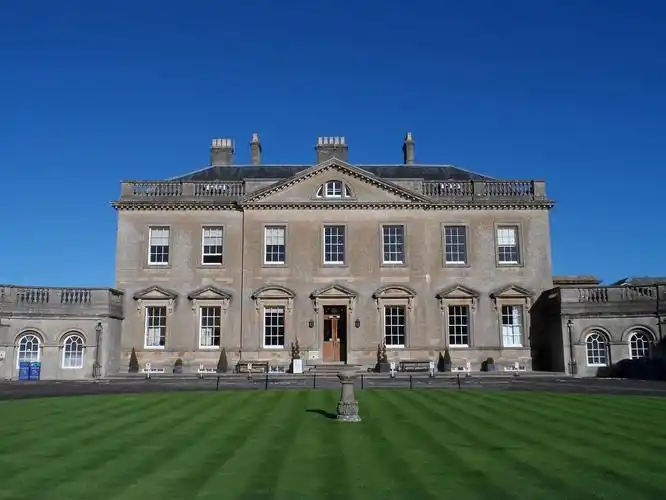 p>巴斯斯巴大学(巴斯泉大学)是英国唯一一所荣获"创造性和艺术"与"