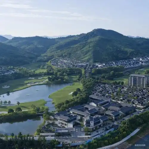 德清莫干山下观云小镇现房中间楼层一线精装高尔夫景观住宅