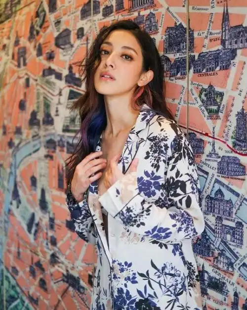 性感不分上下30a陈凯琳夹出事业线对战34d星二代