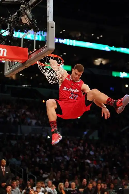 格里芬十佳扣篮:骑扣湖人两悍将 飞跃汽车夺魁