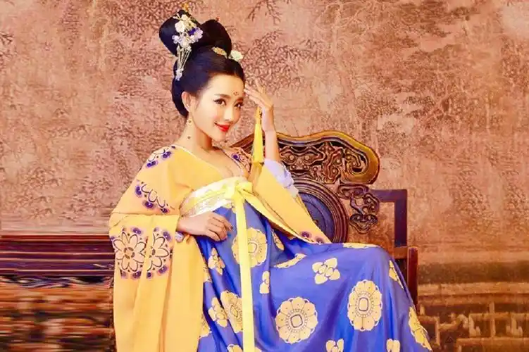 是不是所有的女性都这样穿_唐代