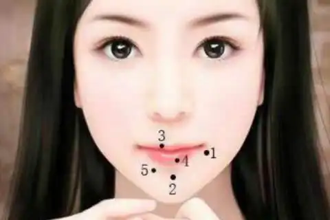 女人嘴角有痣代表什么女人右嘴角有痣有什么含义
