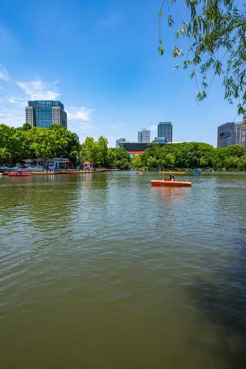 上海普陀长风公园风光银锄湖铁臂山