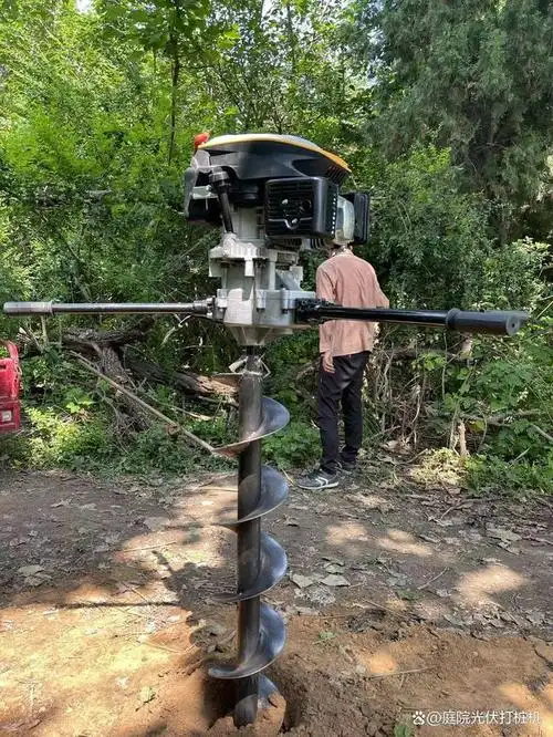 茶园光伏打孔机,作为一种专门用于山地茶园的设备,正逐渐走进人们的