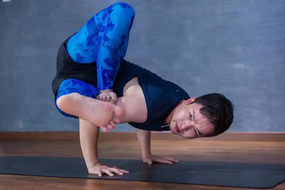 迈索尔瑜伽 #river老师与大家见面了 180精修20h - 抖音