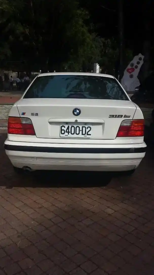 偶然翻出以前的照片,发现台湾同胞早已归心似箭,车牌都是台湾省 - 抖