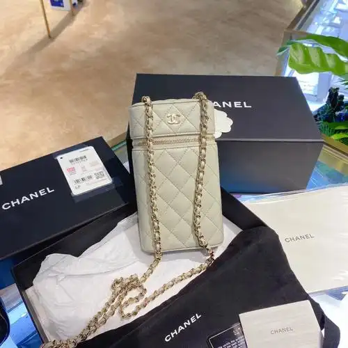 一万多点的chanel烟盒包超酷的