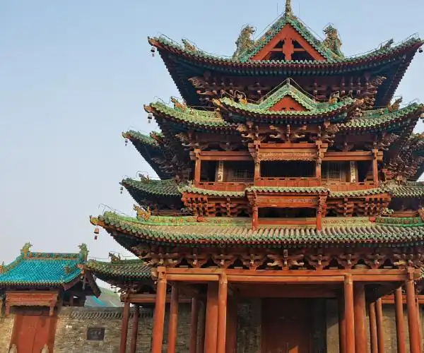 祅神楼通高约25米,为三重檐歇山顶转顶结构,工艺复杂,是我国古代木构