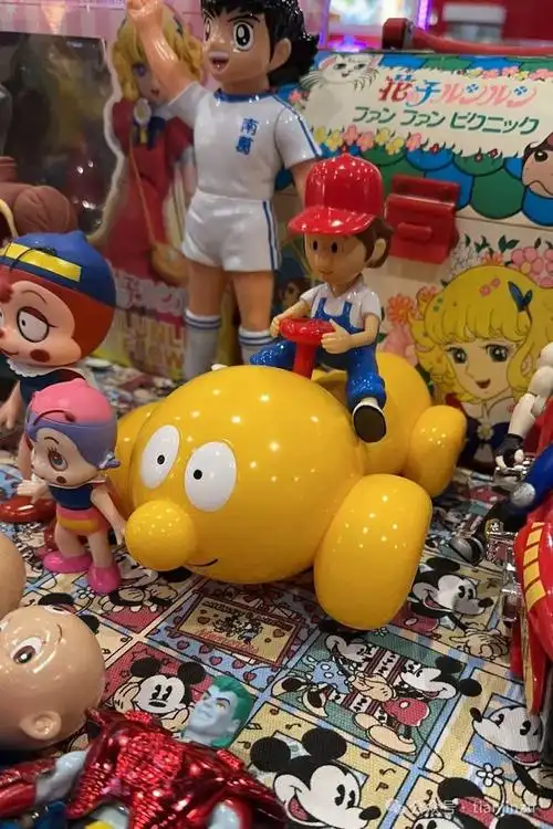 天津的这个玩具市集人多多多多多多