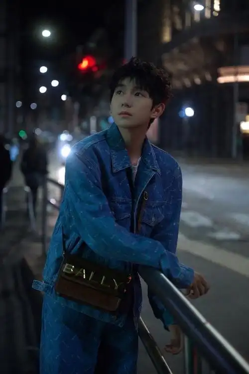 着bally新一季牛仔帅气街拍 惊艳全场#bally全球品牌代言人王源