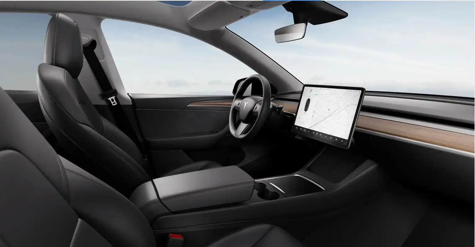 "黑白熊猫配色"终于来了!特斯拉官网新增model y内饰选择