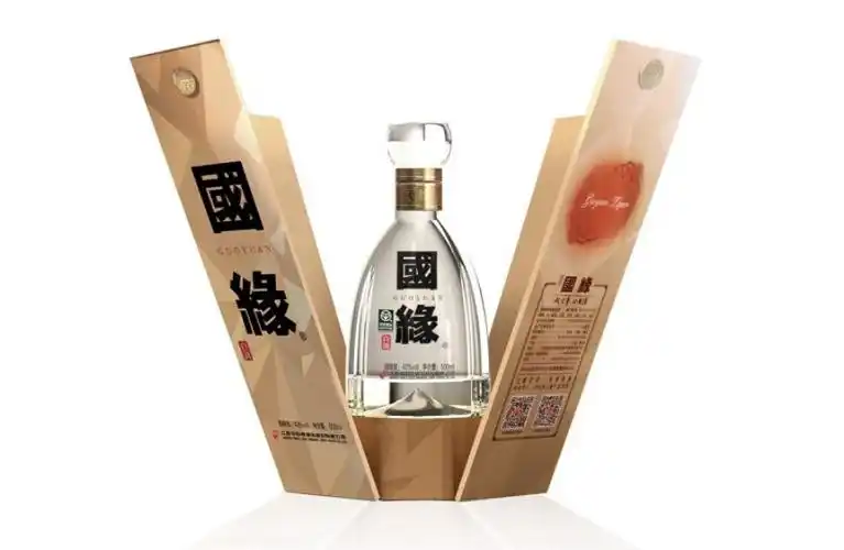1,今世缘 国缘v9 清雅酱香型 52度 500ml 送礼白酒酒的颜色不是那种