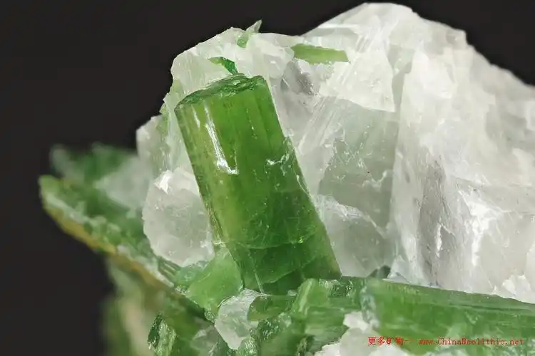 >> 矿物图片 >> 透闪石-tremolite