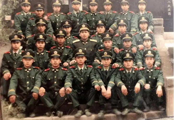 就是在这样的地方,当年吕状文和战友们一起,在"天上无飞鸟,地上不长草