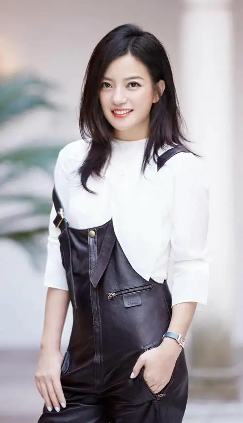 赵薇精美壁纸:成熟优雅,魅力十足!