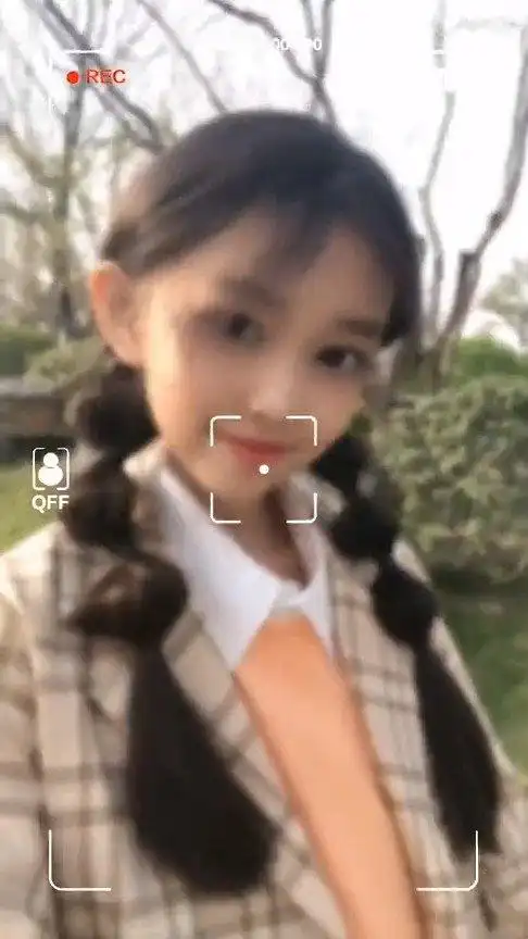 童模宋小睿怪不得这么多人追捧,形象实在是太甜美了,真羡慕