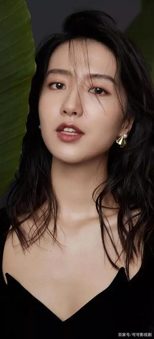 初次知道许龄月,是在她出演的电视剧处女作《你是我的眼》中饰演的邱